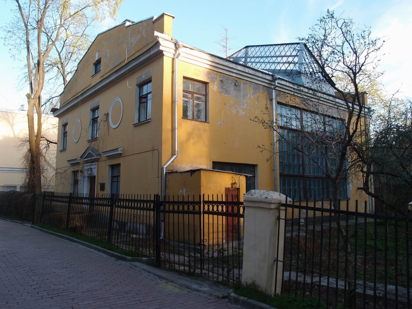 Москвагийн  Пречистений гудамж дахь энэхүү байшинд Вера Мухина 1947-1952 онд амьдарч байжээ.