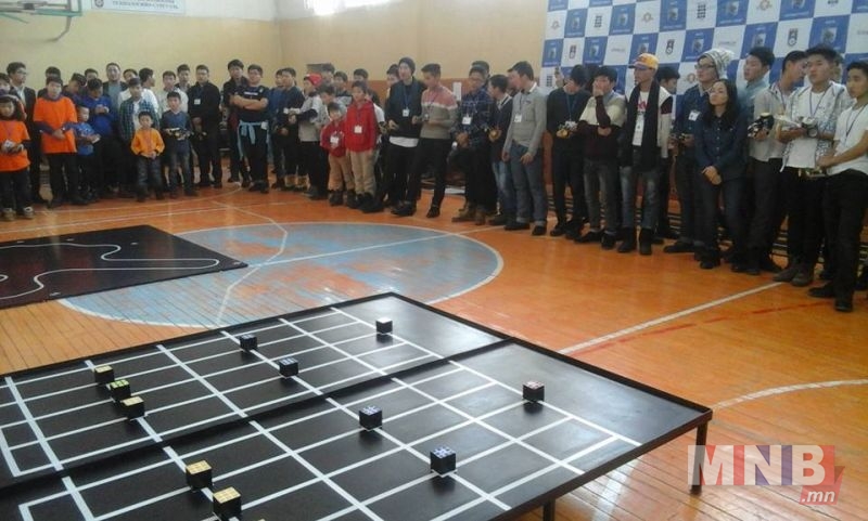 Дархан уул аймгаас л гэхэд автобус дүүрэн хүүхэд энэ тэмцээнд оролцох гэж иржээ