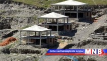 Дархан цаазат газар орон сууц барьсаар байна 
