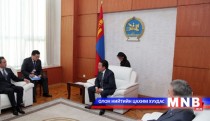 Монгол Улсын Ерөнхийлөгчид БНХАУ-ын Гадаад хэргийн сайд Ван И бараалхав