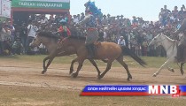 Баяр наадмын азарганы уралдаан /бичлэг/