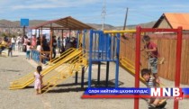 Иргэд хот, дүүргийн захиргаатай хамтарч гудамжаа тохижуулж байна