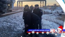 Амиа хорлохоор вагоны зам дээр хэвтэж байжээ
