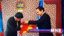 Төрийн ордны дээр нано давуугаар хийсэн далбаа мандуулна 