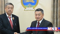 Чингисийн одон гардуулав