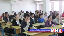 Оюутнуудаас нэмэлт хураамж авсаар байна