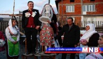 Болгар сүйт бүсгүйчүүд нүүрээ цагаан будгаар буддаг