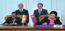 Баримт бичгүүдэд гарын үсэг зурав 