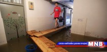 Үерт өртсөн дотуур байранд түр гүүр байрлуулжээ