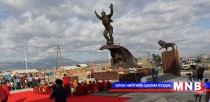 Дархан аварга Х.Баянмөнхийн хөшөө төрөлх нутагт нь сүндэрлэлээ