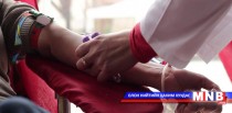 Багш, сурагчид цусаа хандивлан хүмүүнлэгийн аянд нэгдлээ
