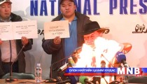 “Эрдэнэс Тавантолгой” компанийн ҮЭ-ийн дарга өөрийгөө шатаахыг завдлаа