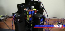 Рубикийн шоог робот нэг секундэд эвлүүлжээ