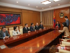 Ерөнхийлөгч Шүүхийн ерөнхий зөвлөлийн гишүүдэд үнэмлэх гардуулав