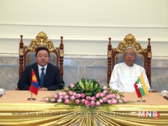 Монгол Улсын Ерөнхийлөгч баримт бичигт гарын үсэг зурах ёслолд оролцлоо