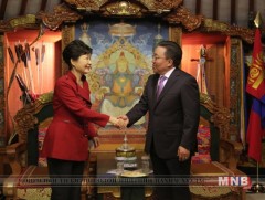 Хоёр улсын ерөнхийлөгч нар ганцаарчилсан уулзалт хийв