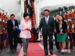 БНСУ-ын Ерөнхийлөгч Пак Гын Хэ Монгол Улсад хүрэлцэн ирлээ 