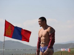 “Өлгийн хүчтэн” дэвжээнийхэн “Увс нуур” галтай айлсан буужээ   