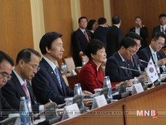 Монгол Улсын Ерөнхийлөгч Ц.Элбэгдорж, БНСУ-ын Ерөнхийлөгч Пак Гын Хэ нар албан ёсны хэлэлцээ хийлээ