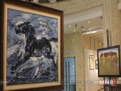 30 гаруй зураач 60 гаруй бүтээлээ дэлгэжээ