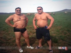 Мэргэжлийн сүмогийн 68, 70 дахь их аваргууд үндэсний бөхөөр барилдлаа