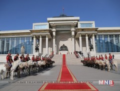 Эзэн богд Чингис хааны хөшөөнд хүндэтгэл үзүүлэв