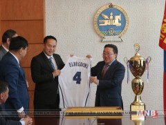 Ерөнхийлөгч Ц.Элбэгдорж сагсан бөмбөгийн шигшээ багийн тамирчдыг хүлээн авч уулзав