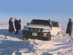 Тал дээр унасан жавар салхи нь ташуур алдам хүйтэн байна аа... 