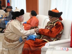 Өтгөс буурлуудыг хүндэтгэн золгов