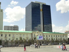 Хотын удирдлагууд ээжүүдэд Алдарт эхийн одонг гардууллаа