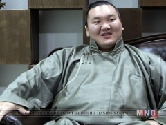 Их аварга Хакүхо М.Даваажаргал эх орондоо ирлээ