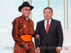 Төрийн дээд цол, одон, медалиар шагналаа