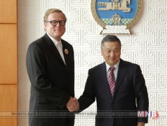 Бельгийн Вант Улсын кино найруулагч Питер Бронсенсийг Алтан гадас одонгоор шагнав