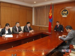 Ерөнхийлөгч Х.Баттулга нийслэл хотыг 4 ханатай гэрт аж төрж, ам бүл нэмсээр байгаа өрх айлтай зүйр..