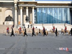 Төрийн далбаа мандуулж, их цагаан тугаа цэнгүүллээ