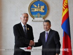 АНУ-ын иргэн Уолтер Жэнкинс, Япон Улсын иргэн Маруока Кэнжи нарыг Алтан гадас одонгоор шагнав