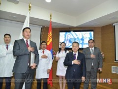 Гэмтэл согог судлалын үндэсний төвийг Хөдөлмөрийн гавьяаны улаан тугийн одонгоор шагналаа