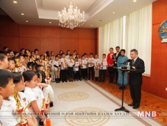 “Цээж тоолол-Соробан сампин”-гийн олон улсын тэмцээнд оролцсон сурагчдыг хүлээн авч уулзлаа