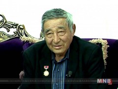 Сэтгэл нь сүүн далай цэнхэр уул 