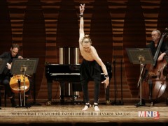 Японы алдарт бүжигчин хиймэл оюун ухаант төхөөрөмжийн тусламжтайгаар төгөлдөр хуур эгшиглүүлжээ 