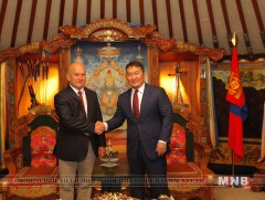 Монгол Улсын Ерөнхийлөгч Х.Баттулга ХБНГУ-ын Бундестагийн гишүүн Манфред Грундыг хүлээн авч уулзав