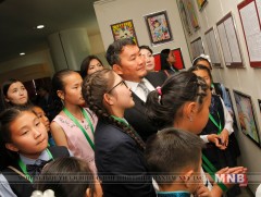 Ерөнхийлөгч Х.Баттулга хүүхэд, багачуудын захидал, гар зургийн үзэсгэлэнг үзлээ