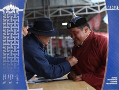  Ерөнхийлөгчийн зарлигаар Монгол Улсын начин, харцага цол олголоо