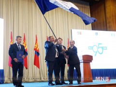 Стандарт, хэмжил зүйн газрыг  Алтан гадас одонгоор шагналаа
