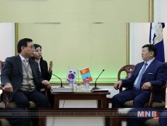 Солонгос улсад хөдөлмөр эрхлүүлэх талаар санал солилцов
