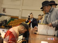 Монгол Улсын Ерөнхийлөгч хүчит бөхийн барилдаан үзэж сонирхлоо