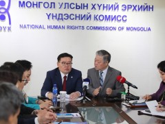УИХ-ын дарга Г.Занданшатар өнөөдөр Хүний эрхийн үндэсний комисст ажиллав