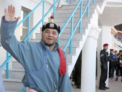 Сагсай сумын 60 жилийн ойн барилдаанд улсын начин Б.Серик түрүүлэв