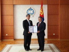 Япон улсын иргэн Аюүми Конишийг Төрийн дээд шагнал Алтан гадас одонгоор шагнав