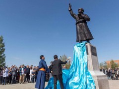 Ерөнхий сайд асан Ц.Жигжиджав гэрэлт хөшөөнд мөнхөрлөө